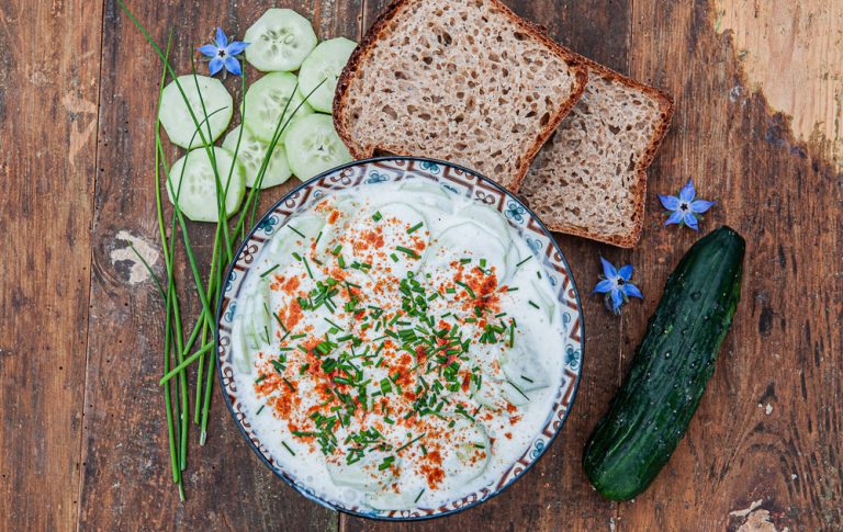 MLEJČNE UGORKE, tradicionalna prekmurska kumarična jed, tokrat pripravljena s kefirjem
